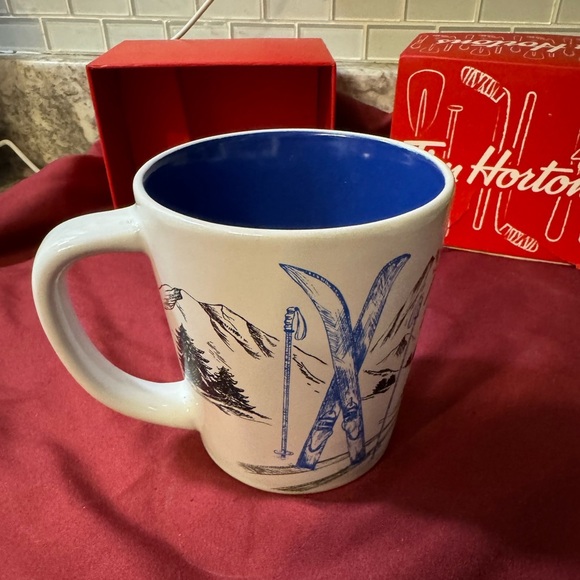 Tim Hortons Ski Mug new in box 2018 - Picture 1 of 3